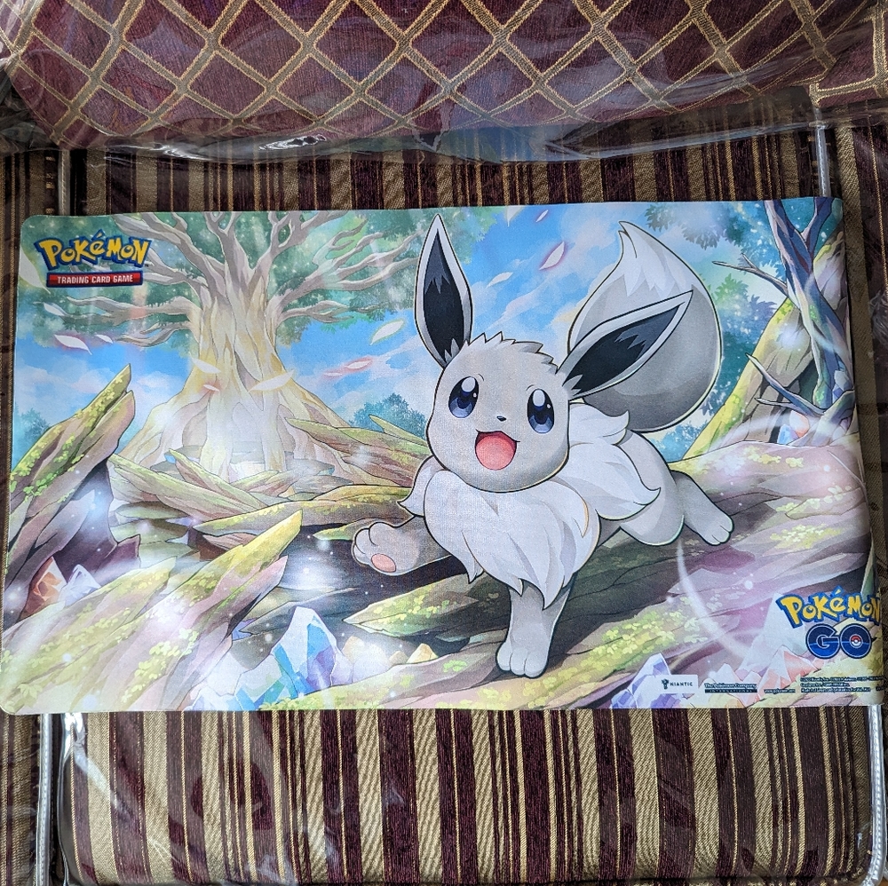 Pokémon Go Radiant Eevee Playmat